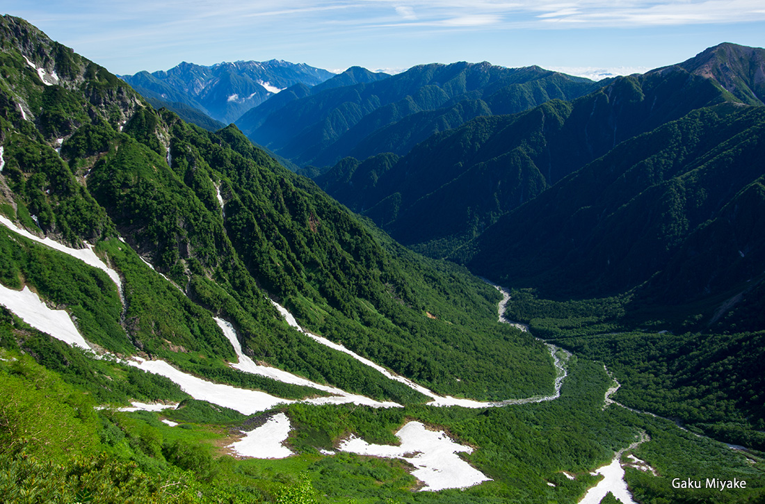Expansive views of Yarisawa from near Mizumata-Nokkoshi.